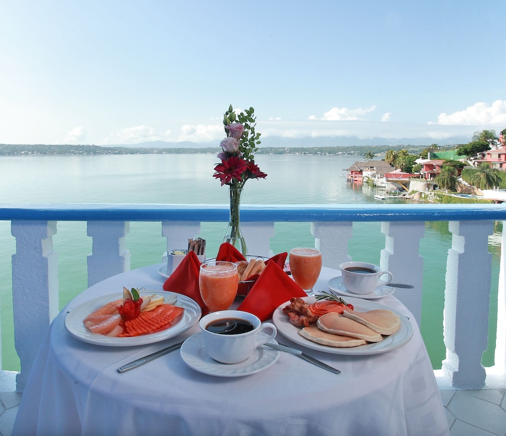 Hotel Villa Bejar Tequesquitengo 48/72