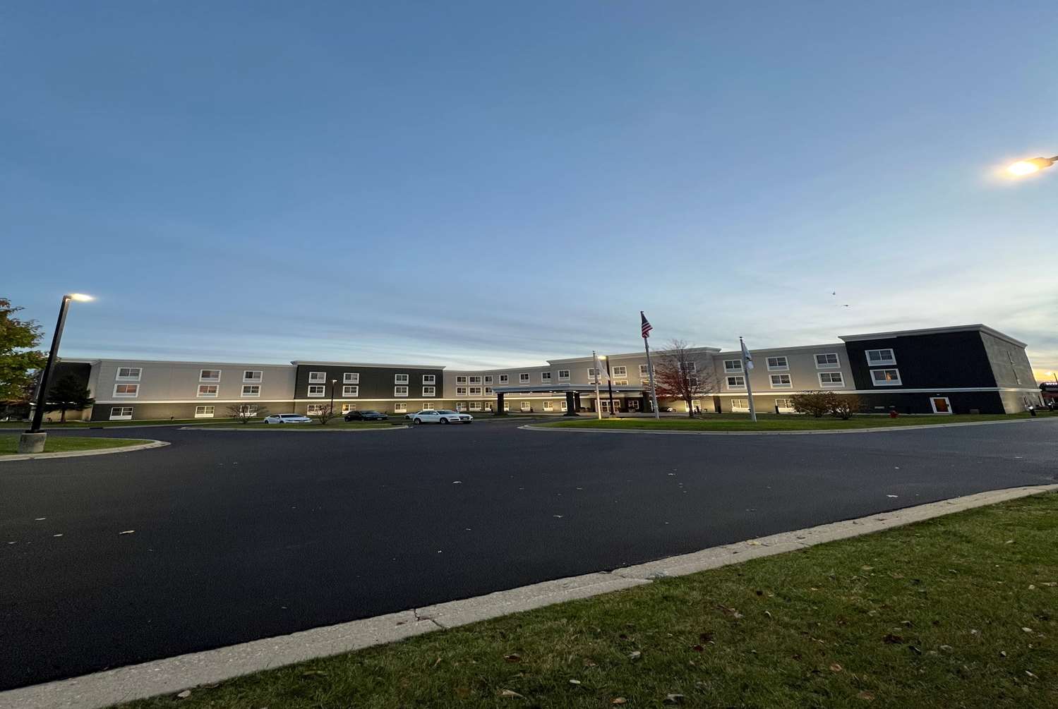 La Quinta Inn & Suites by Wyndham Oshawa 43/48