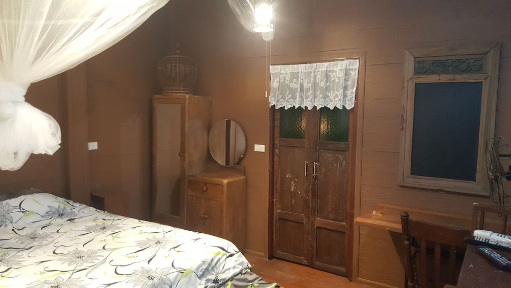 BANG LUANG HOUSE BANGKOK 23/70