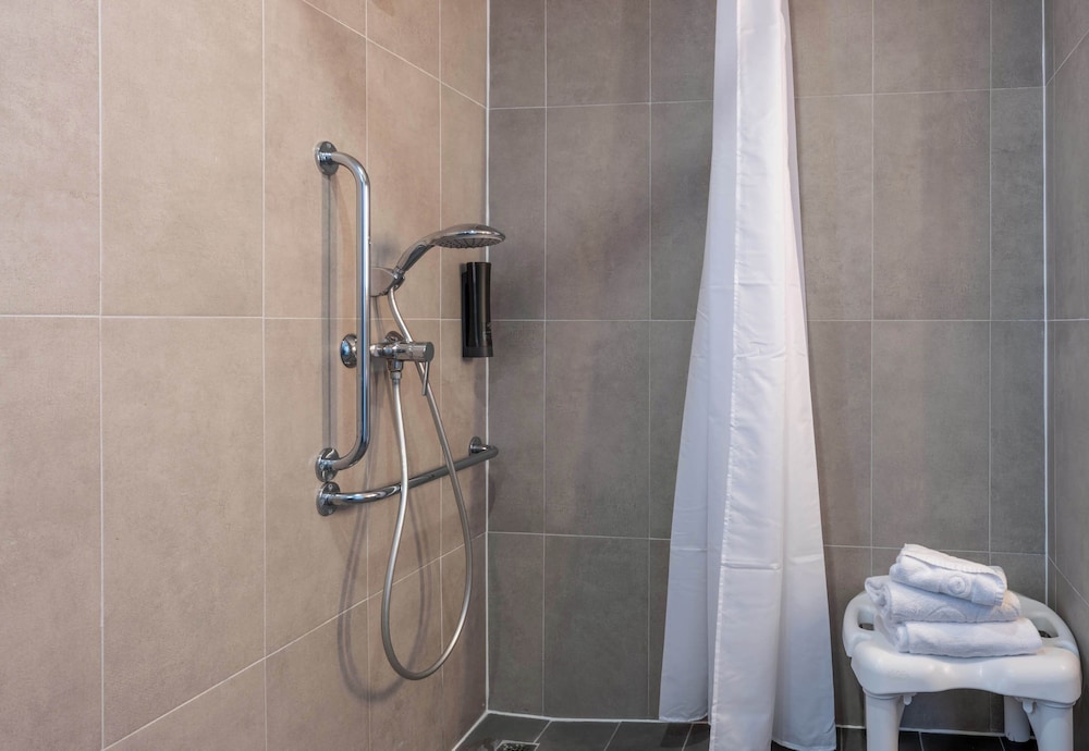 غرفة بسرير مزدوج لذوي الإعاقة، B&B HOTEL Amiens Centre Cathedrale 9/9