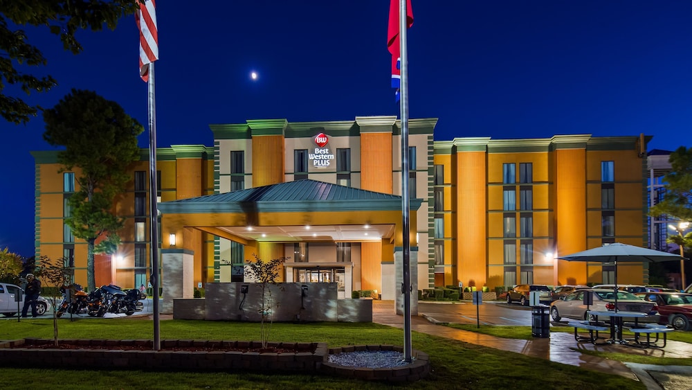 Best Western Plus Galleria Inn & Suites, Memphis TN 1/34