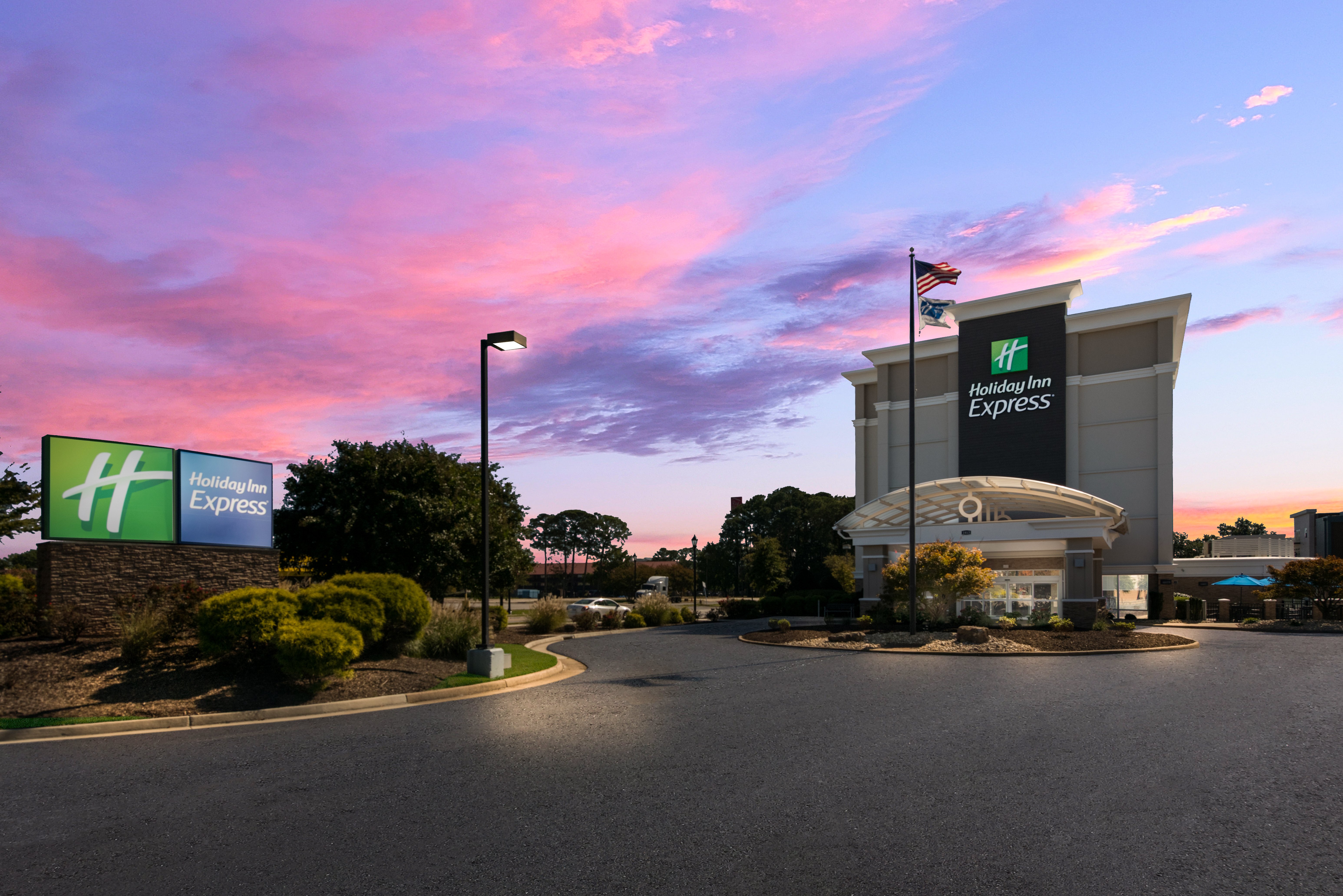 Holiday Inn Express Hampton Coliseum Central 76/80