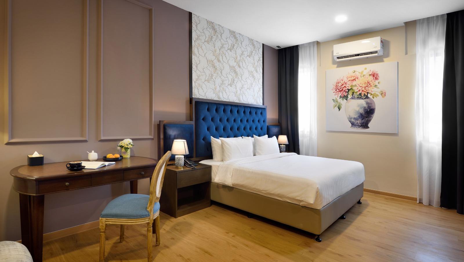 Heritage, Superior, King Bed, with View