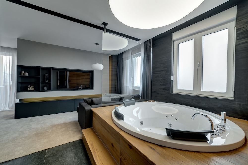 Black Pearl Luxury Suites 44/44