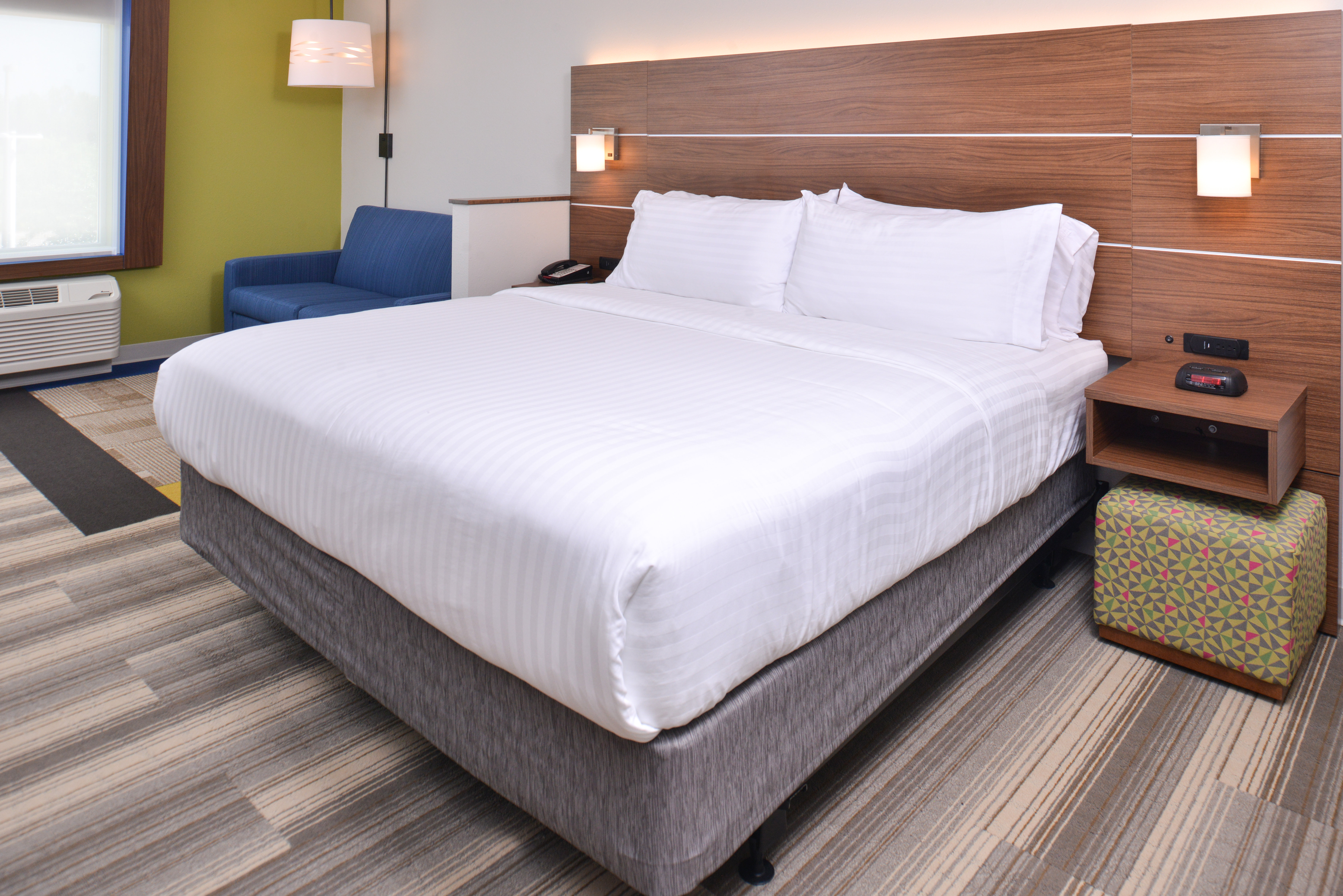 Holiday Inn Express & Suites OMAHA AIRPORT 21/64