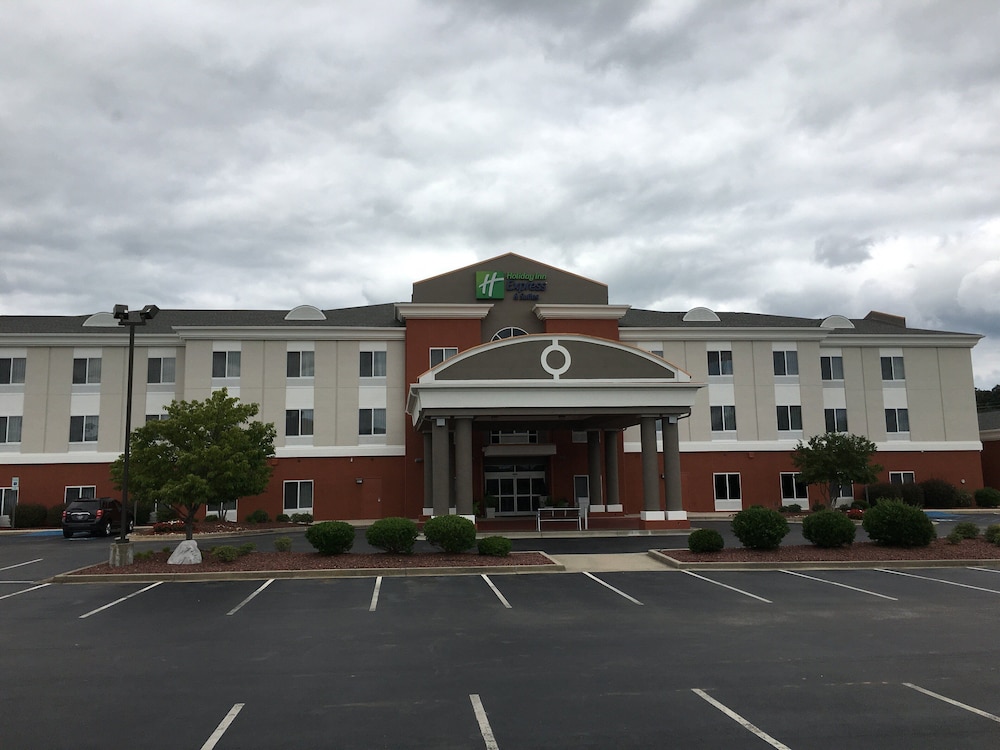 HOLIDAY INN EXPRESS HOTEL SUITES ATHENS 56/61