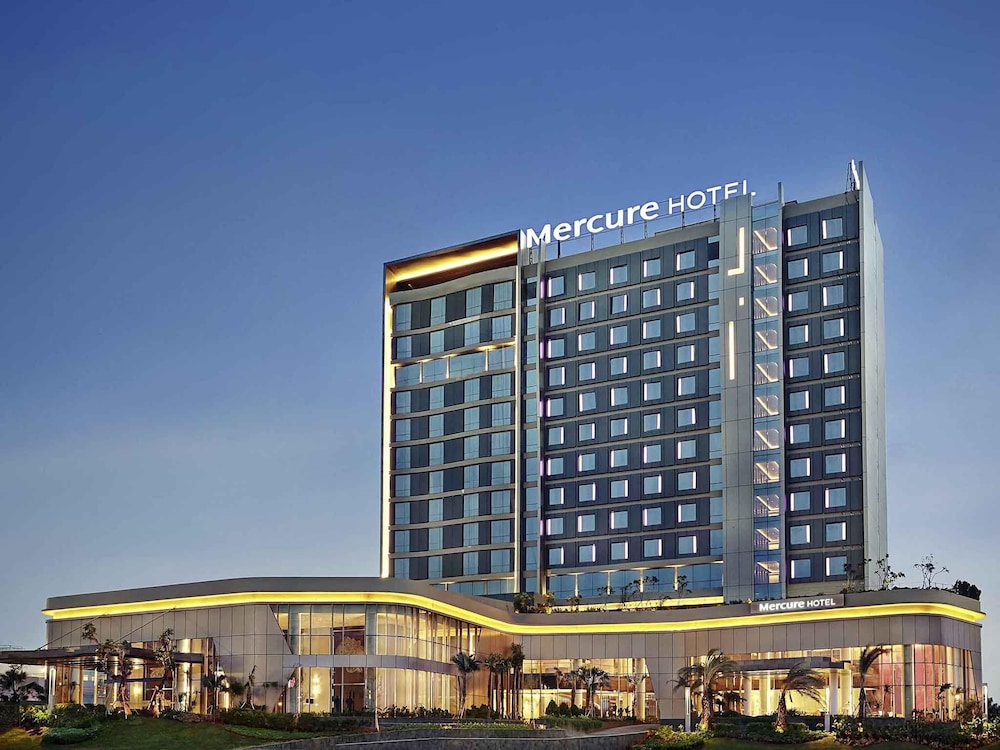 Mercure Karawang 4/66