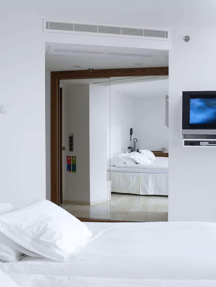 Avalon Hotel 8/48