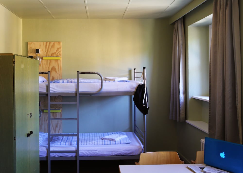 MIXED DORM, 4 BEDS, 2 BUNK BEDS, SHARED BATHROOM