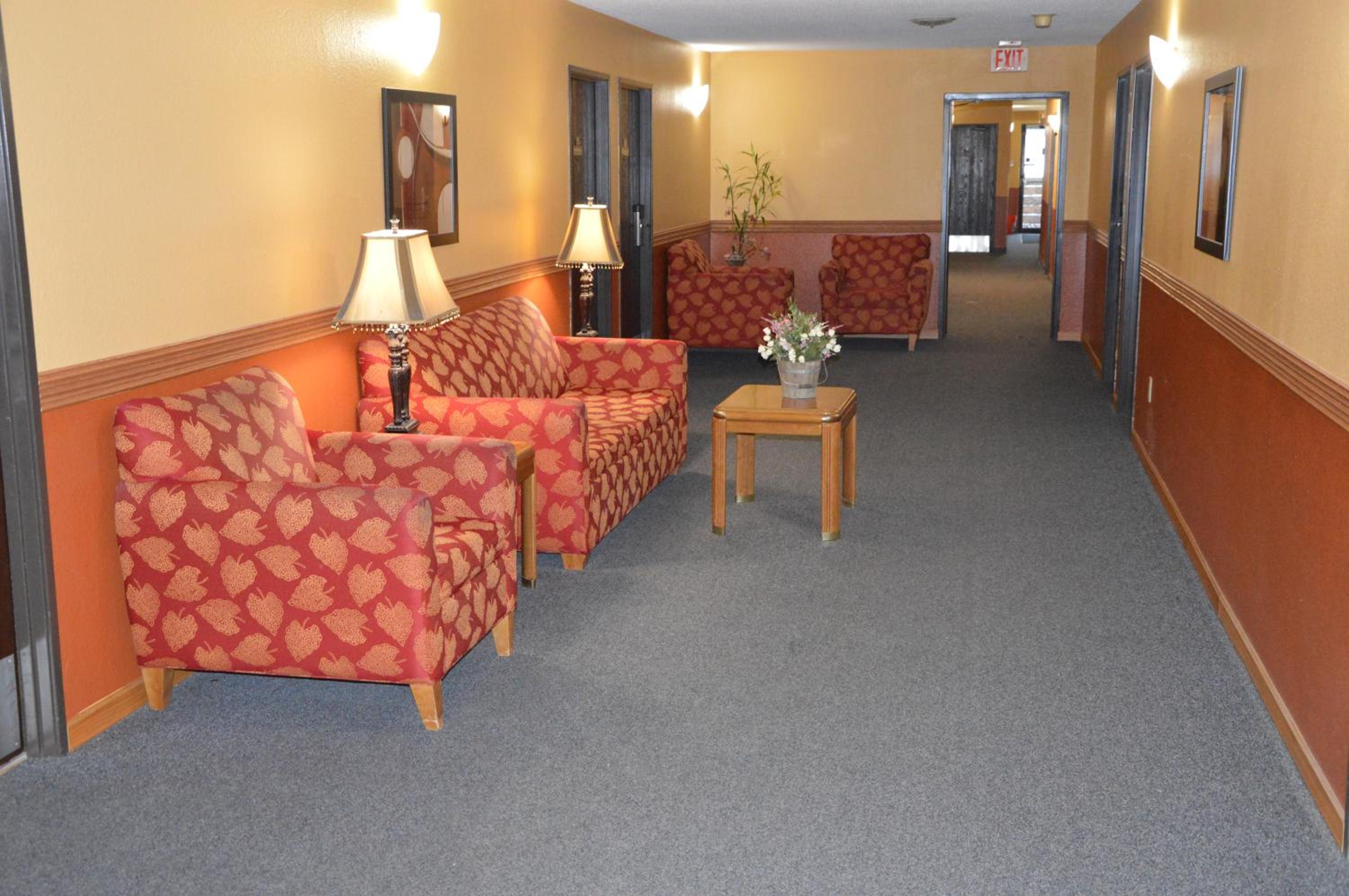 Burnsville Inn & Suites (ex Americas Best Value Inn-Burnsville/Minneapolis) 23/36