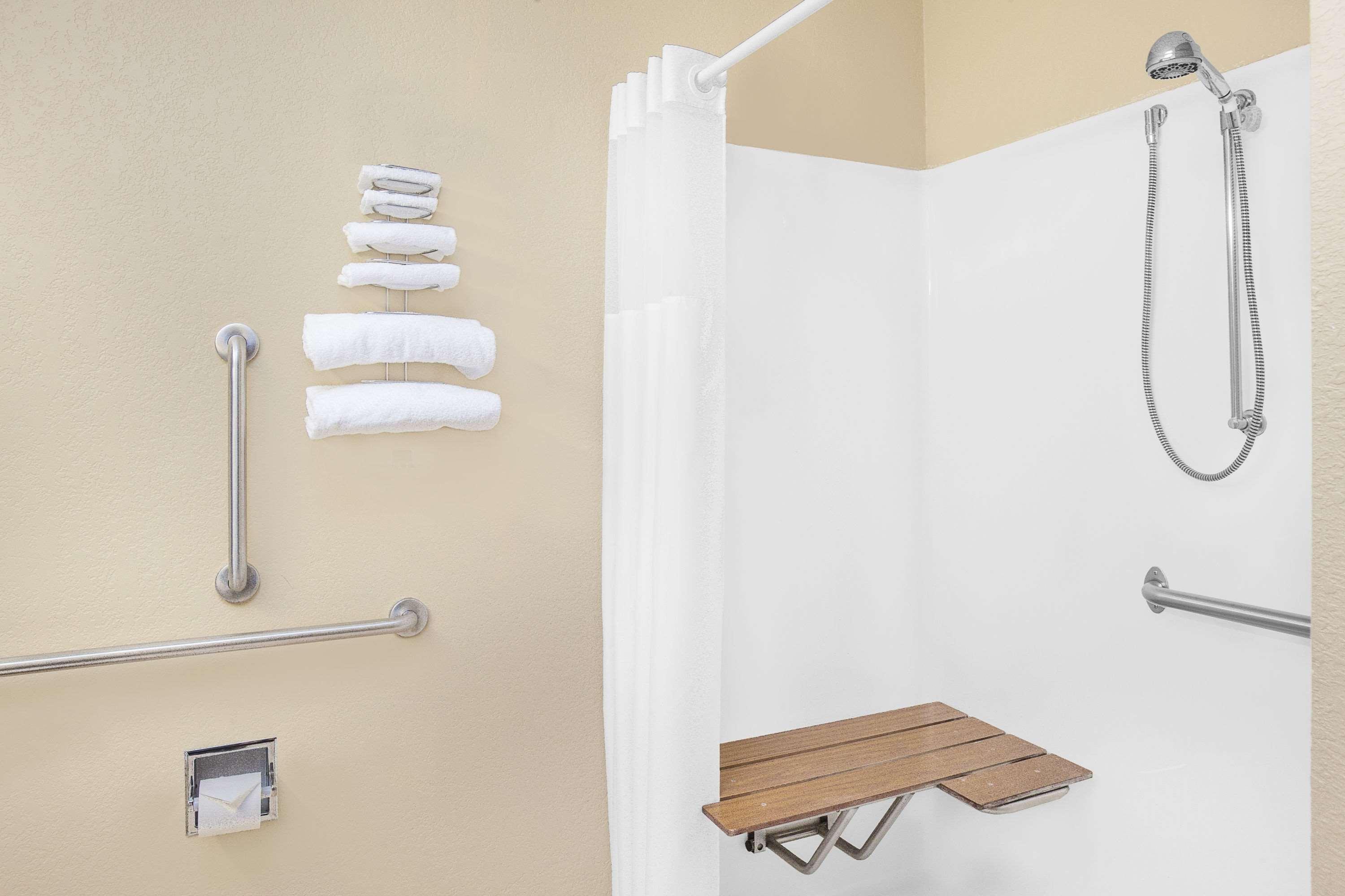 Microtel Inn & Suites By Wyndham Clear Lake 14/25