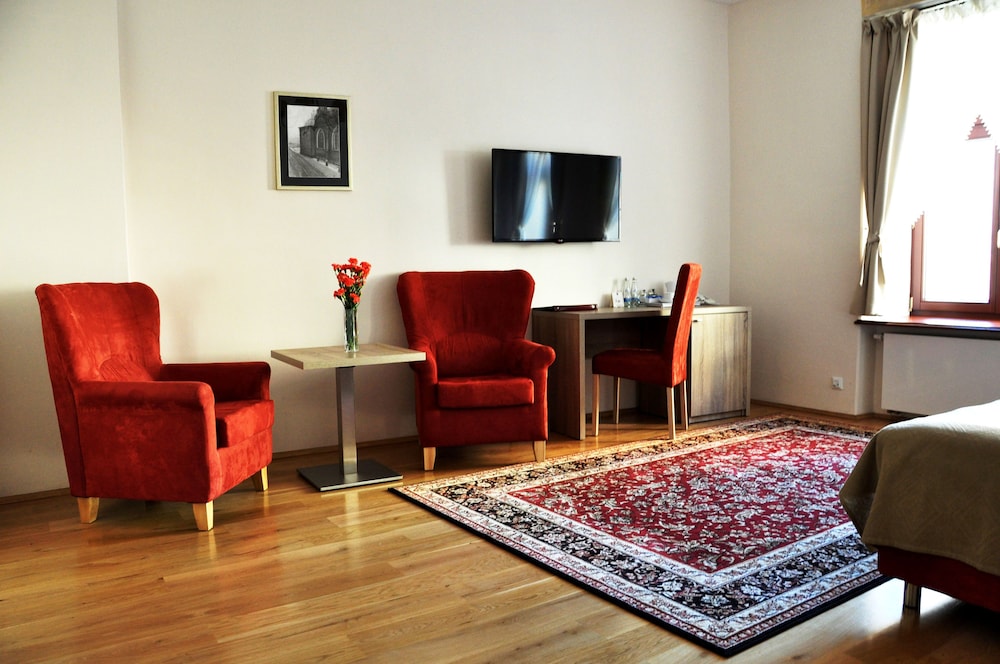 Hotel Santi 53/56
