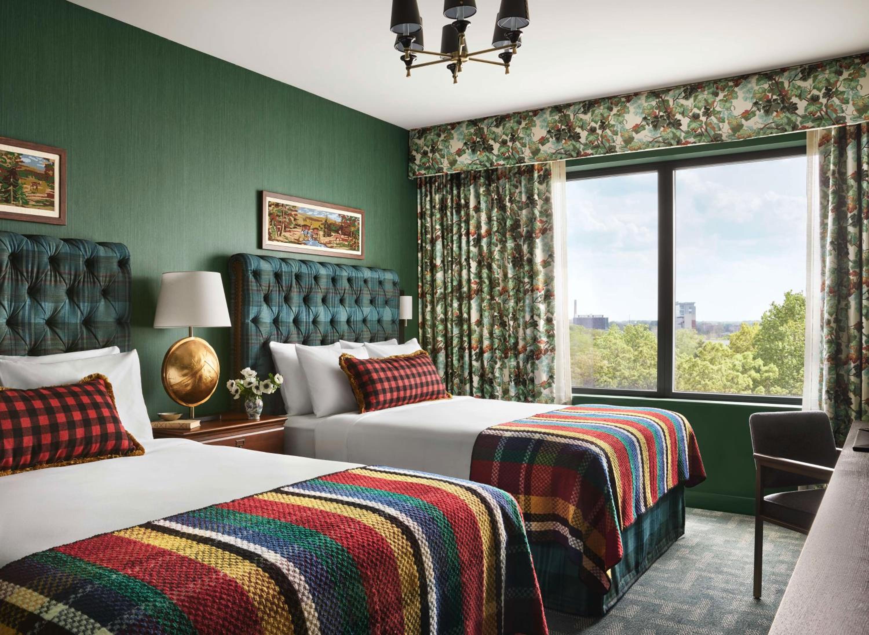 Graduate, Queen Bed