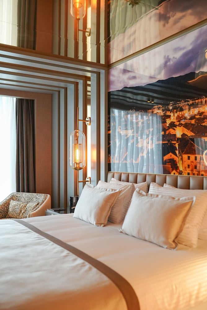 Merit Starlit Hotel & Residence 47/96