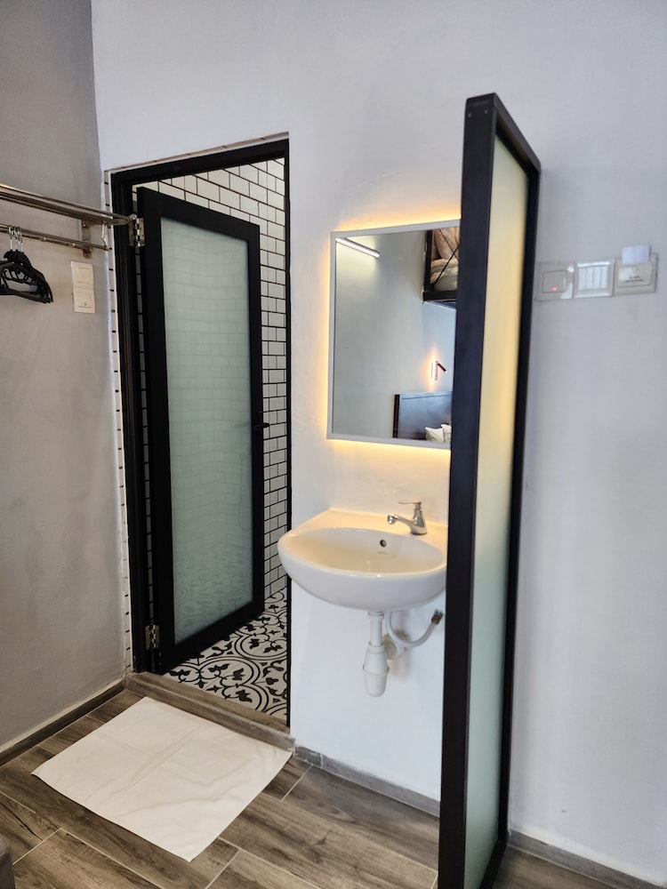 Georgetown Inn by Sky Hive 44/50