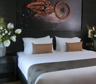 Executive, Suite