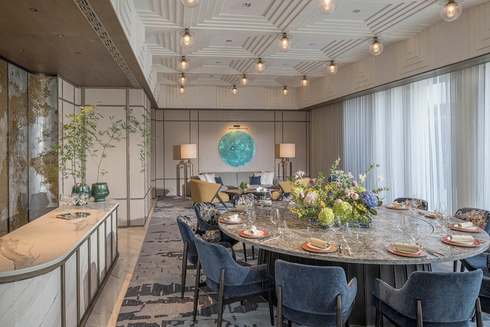 Four Seasons Hotel Hangzhou at Hangzhou Centre 44/55
