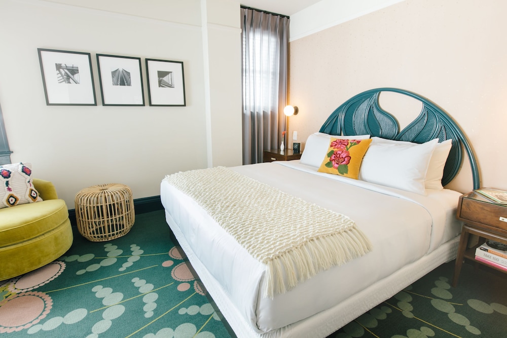 Hotel Clermont 13/67