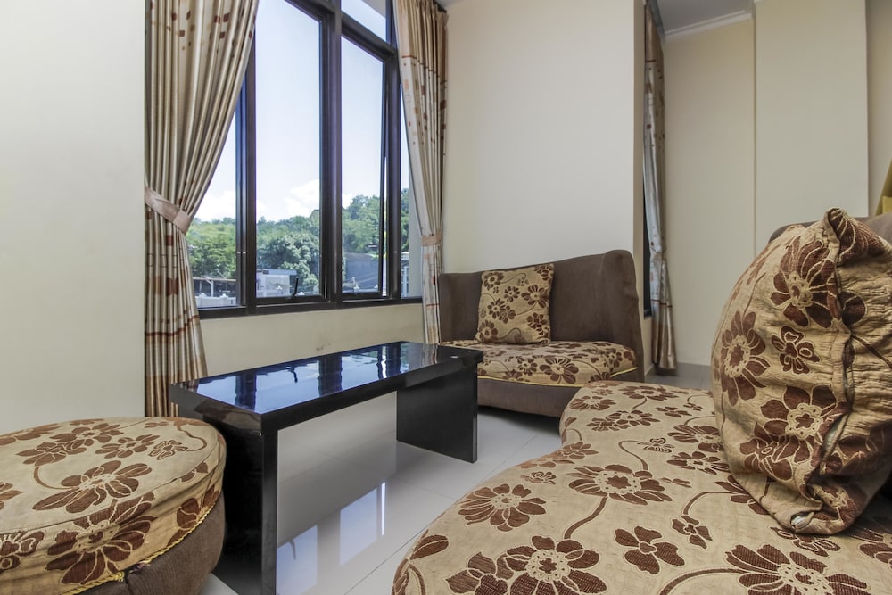RedDoorz Plus @ Paal 2 Manado (RedDoorz - Elfah Hotel) 31/41