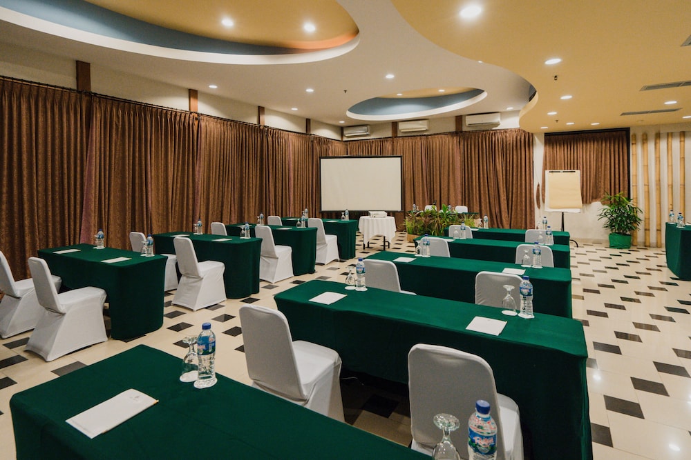 Bintang Flores Hotel 58/65