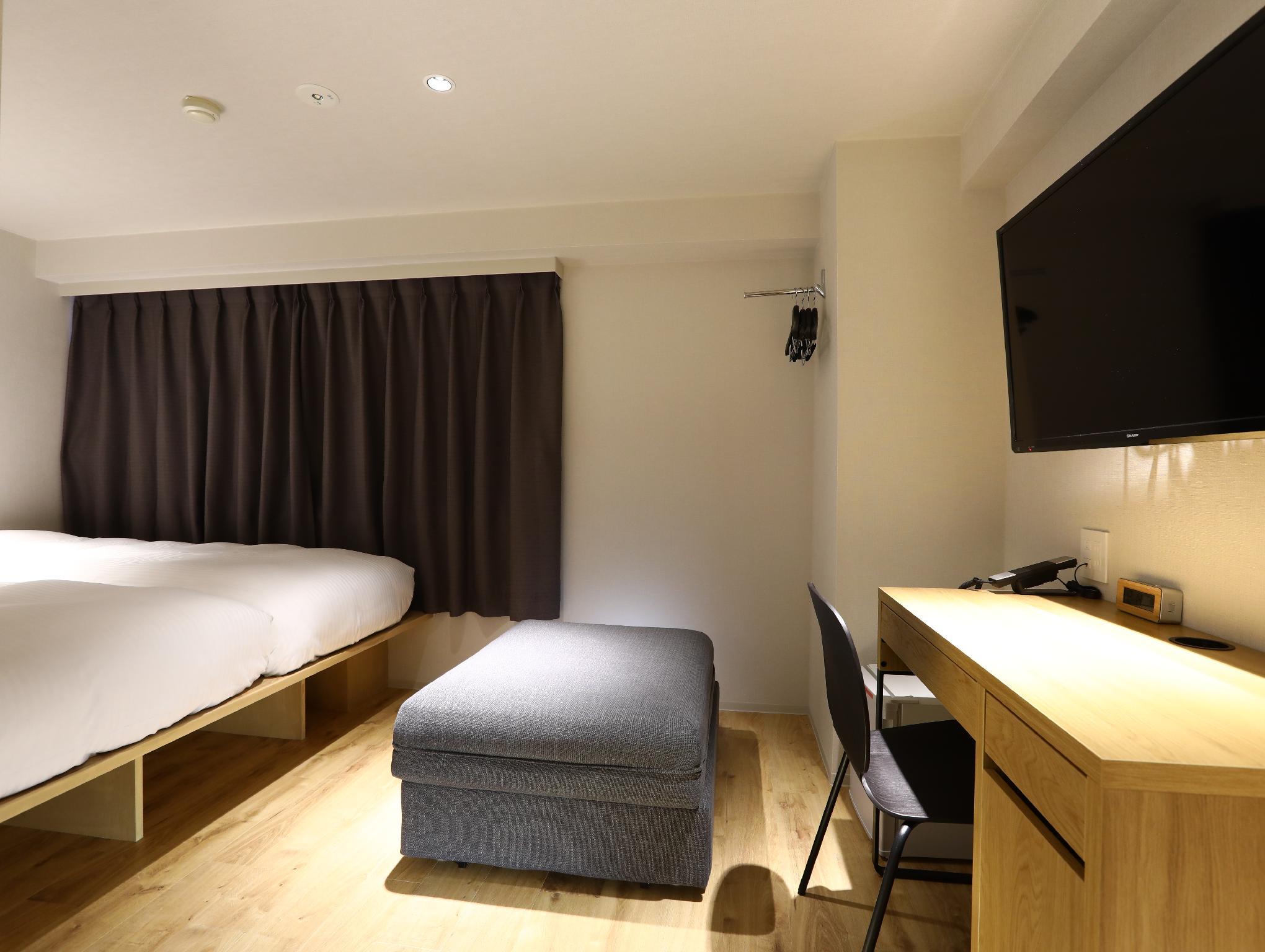 Urban, Twin Beds