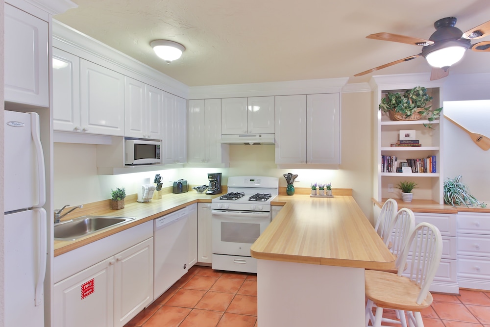 Tortuga Inn Beach Resort 45/76