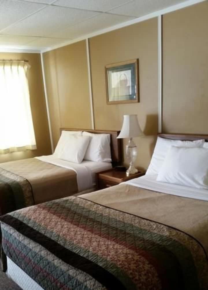 Lakeshor Motor Inn 7/42