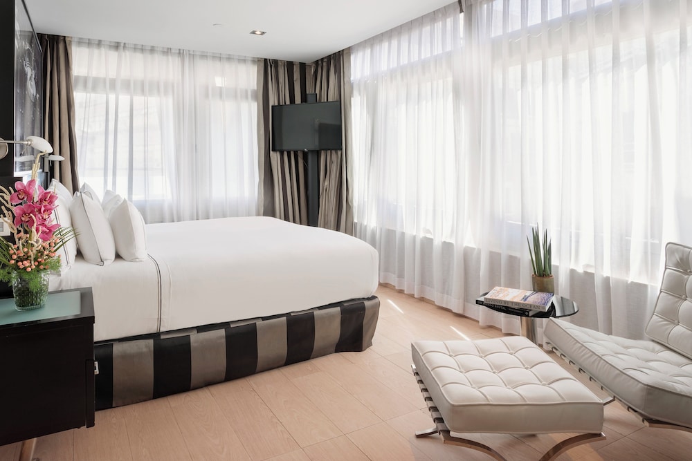 Grand, the Level, Suite, King Bed