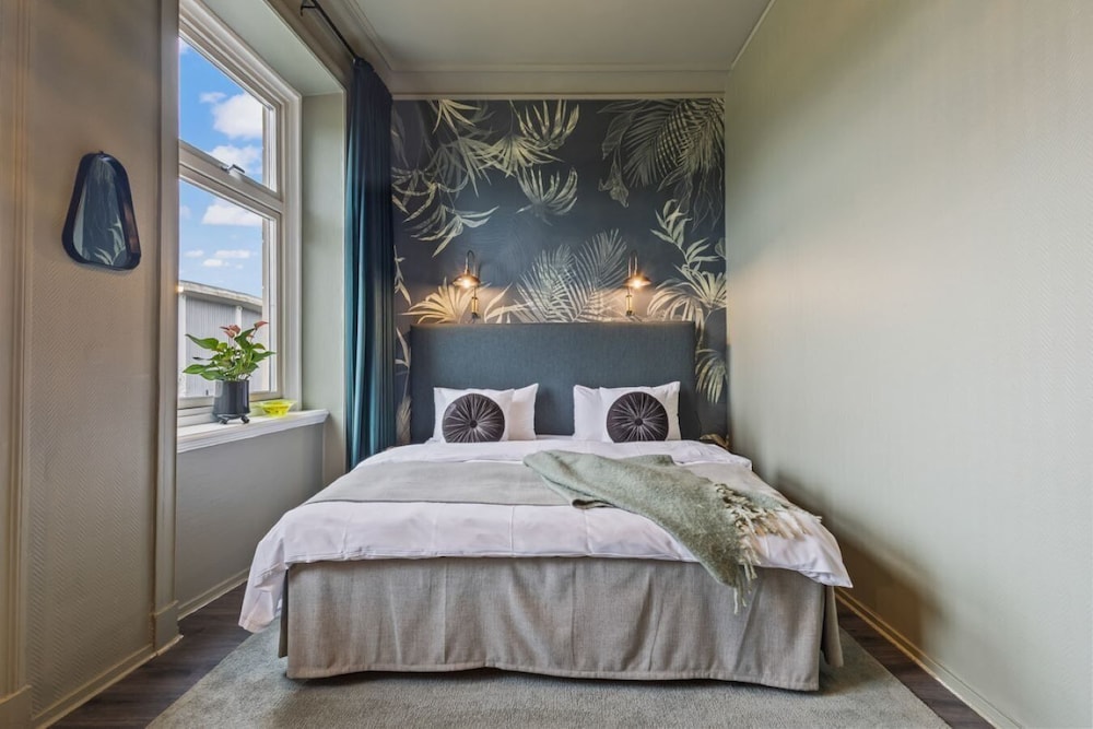 ROOM, DOUBLE BED, CITY VIEW
