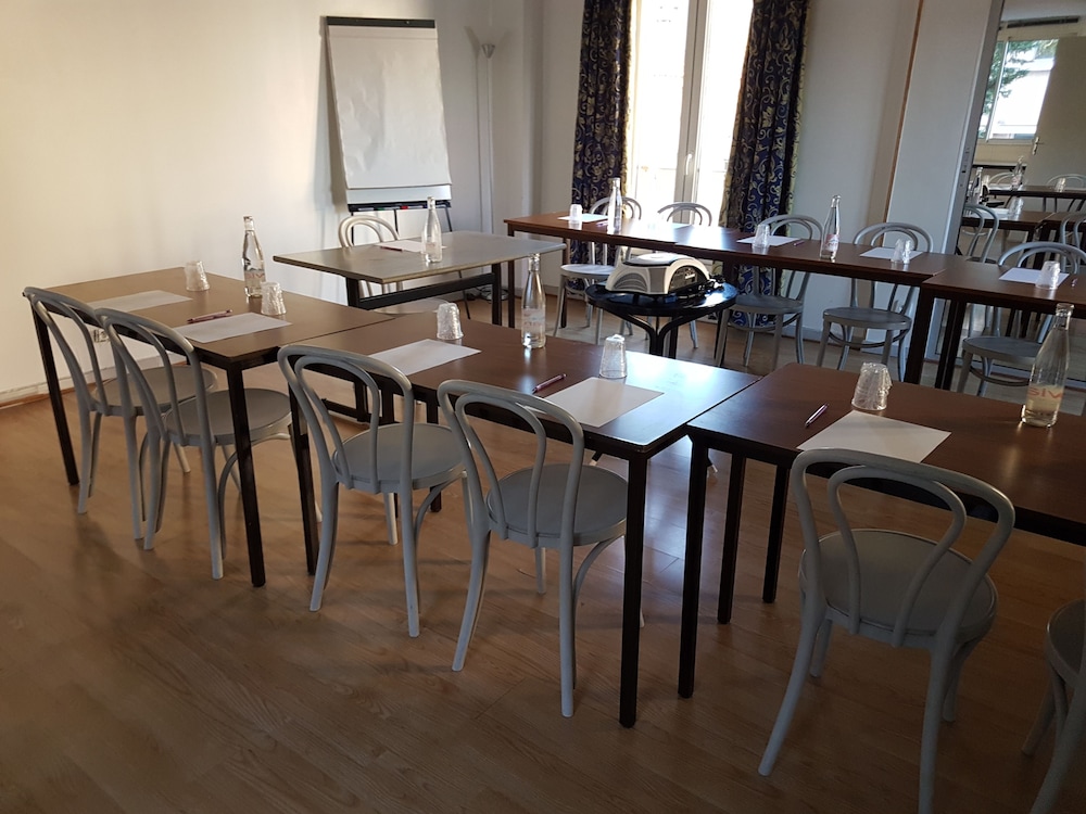 Adonis Arc Hotel Aix 54/68