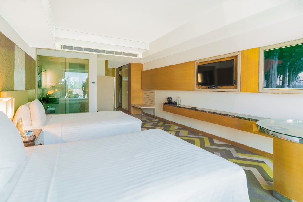 ROOM, TWIN BEDS, CITY VIEW
