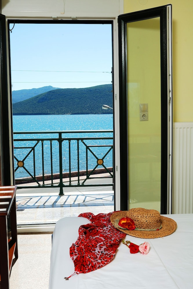 Ariadnes Holiday Accommodation I 12/50