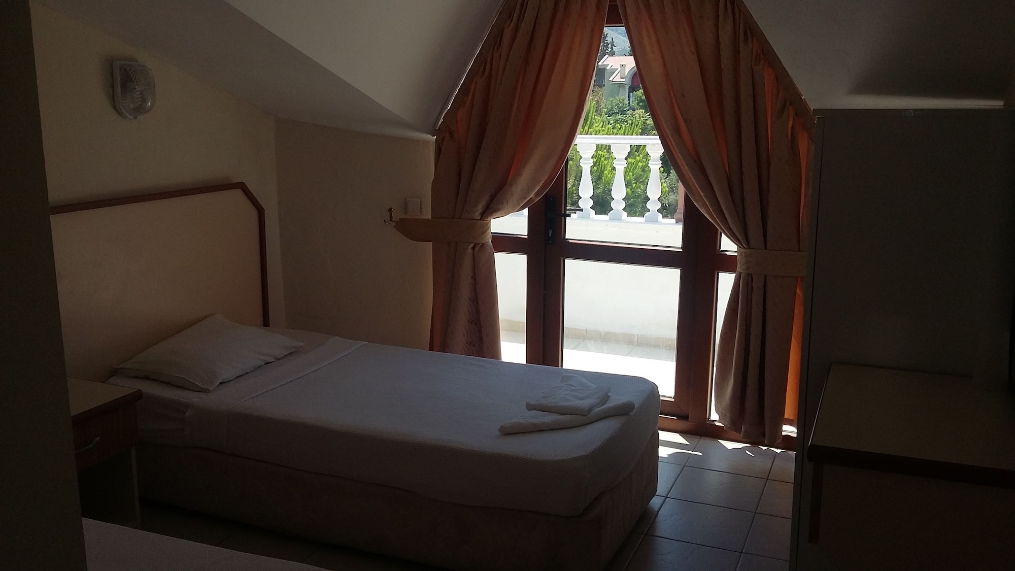 STANDARD, TWIN BEDS