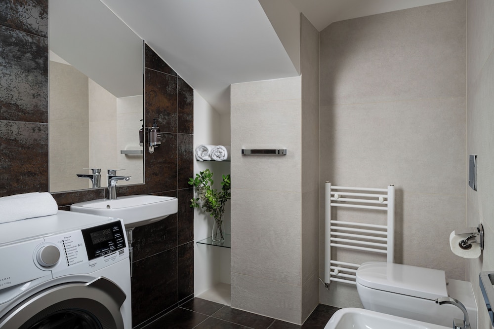 Coco Chanel Boutique Apartment 48/50