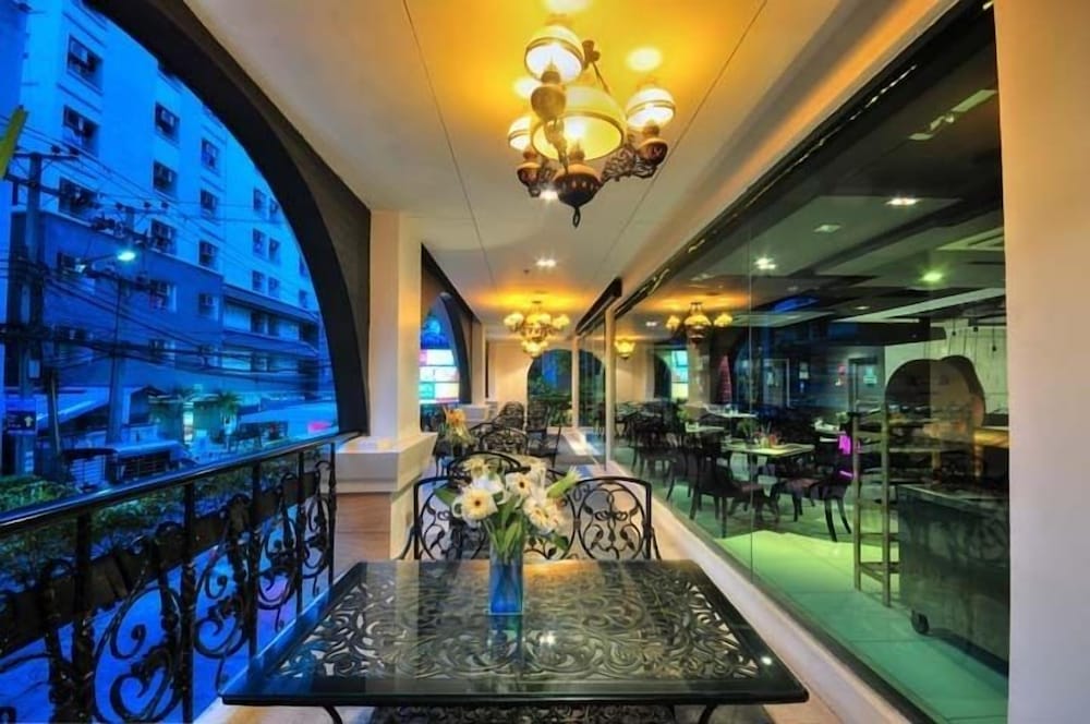 Skye Hotel Bangkok 40/58