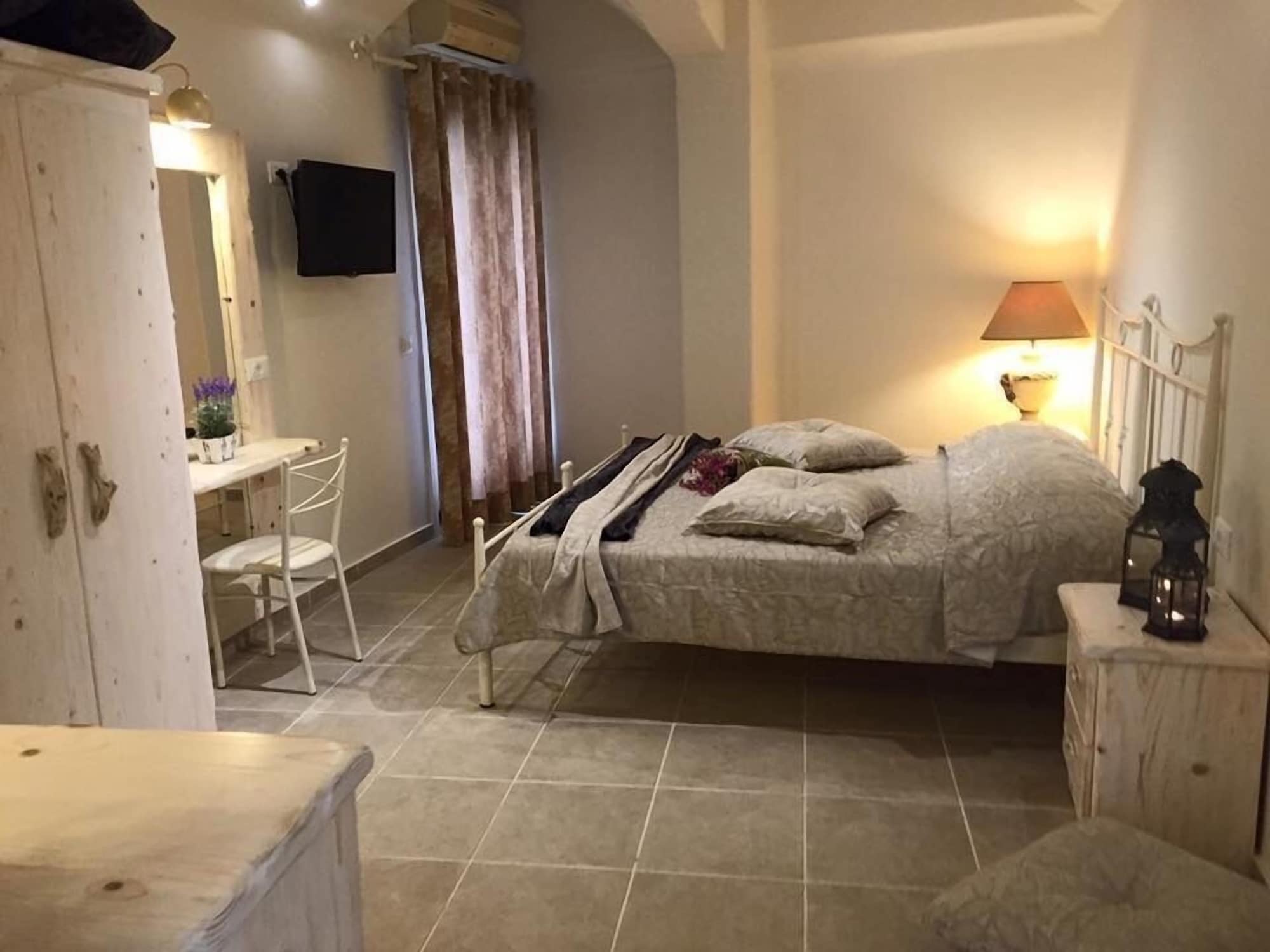 SUPERIOR, DOUBLE BED