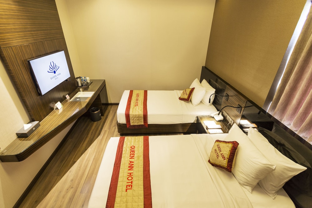 QUEEN ANN HOTEL 24/74