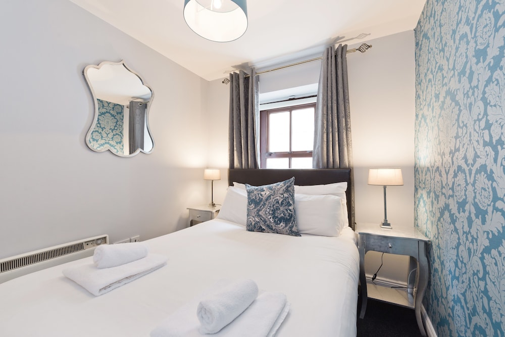 Riverhouse Hotel 20/50