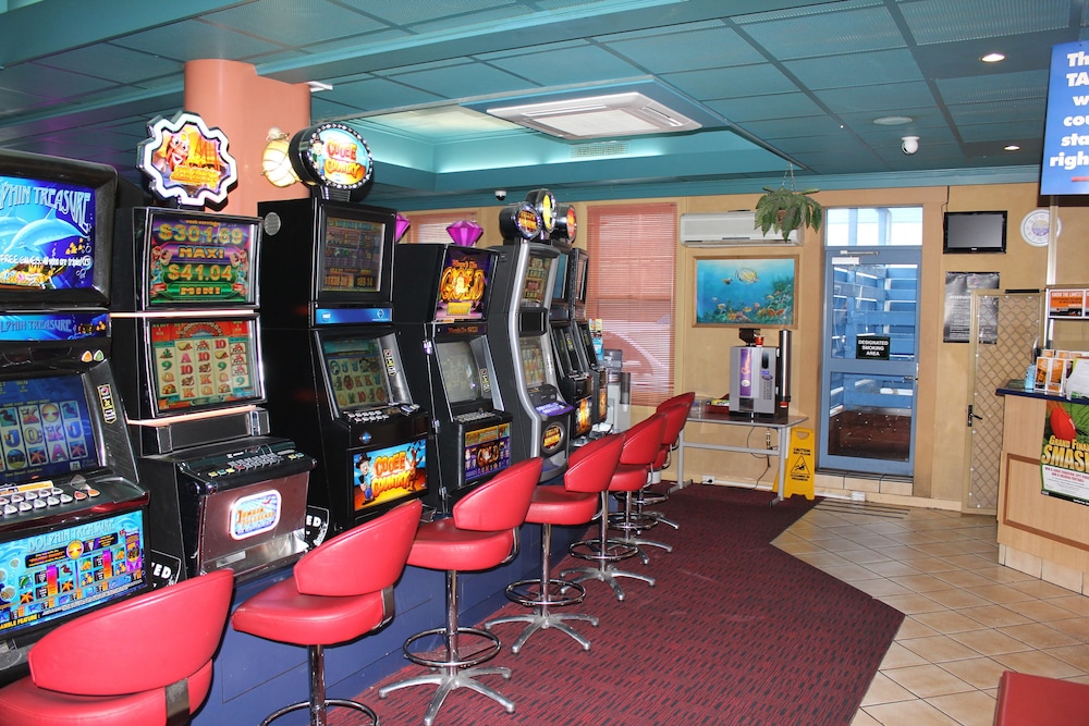 Beach Hotel 46/58