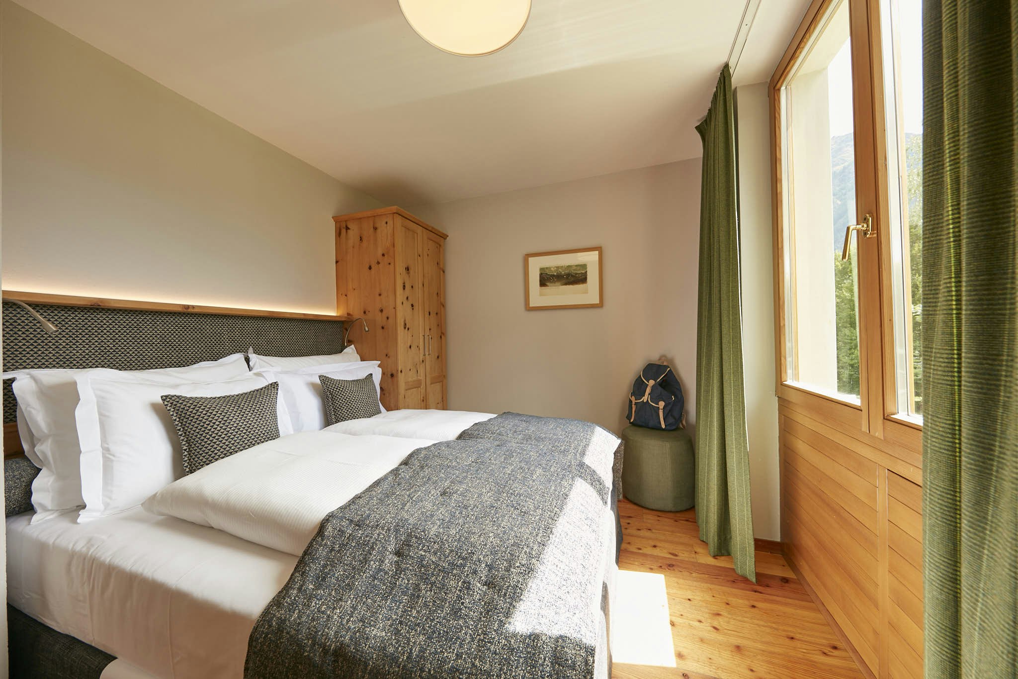 Premium, Residence, Suite