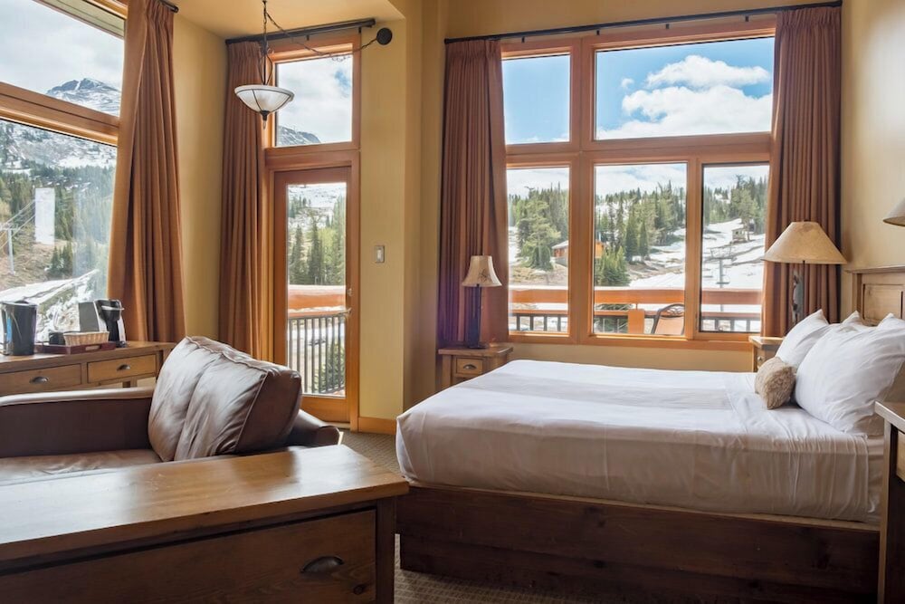 Sunshine Mountain Lodge - Superior Room 12/61