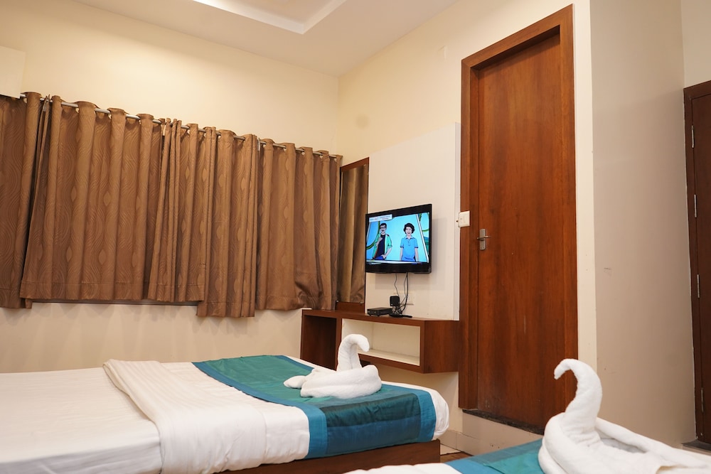 Oyo 4116 Hotel Satyug 11/25