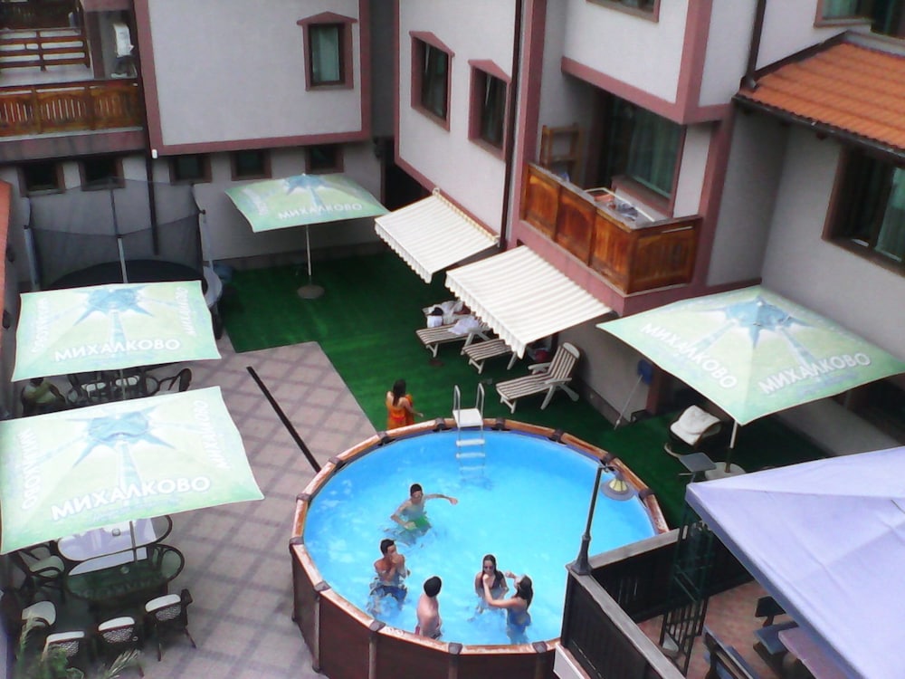 Martin Hotel 10/45