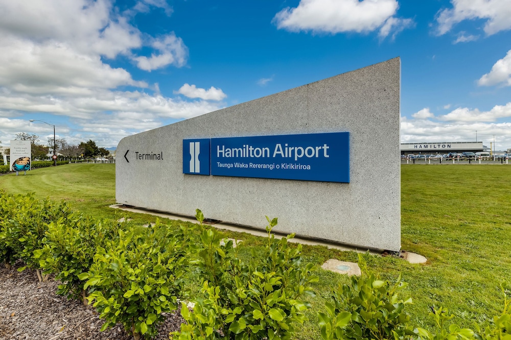 JetPark Hamilton Airport in Ohaupo