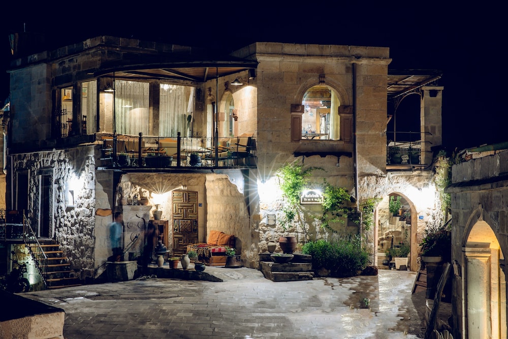 Kelebek Special Cave Hotel 3/84