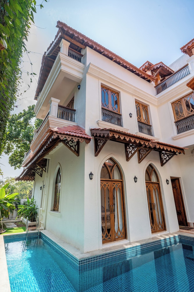 ELIVAAS 4 BHK with Pvt Pool and Media Room  Samukha in Assagao