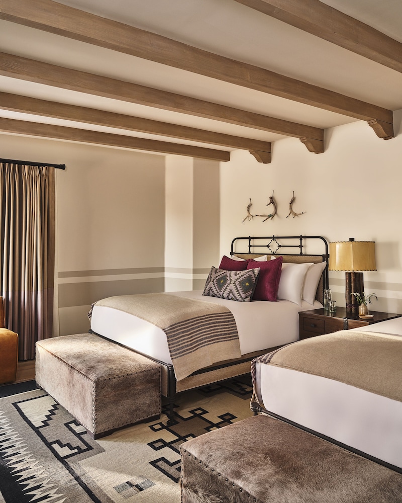 1 BEDROOM, SUITE, 2 QUEEN BEDS
