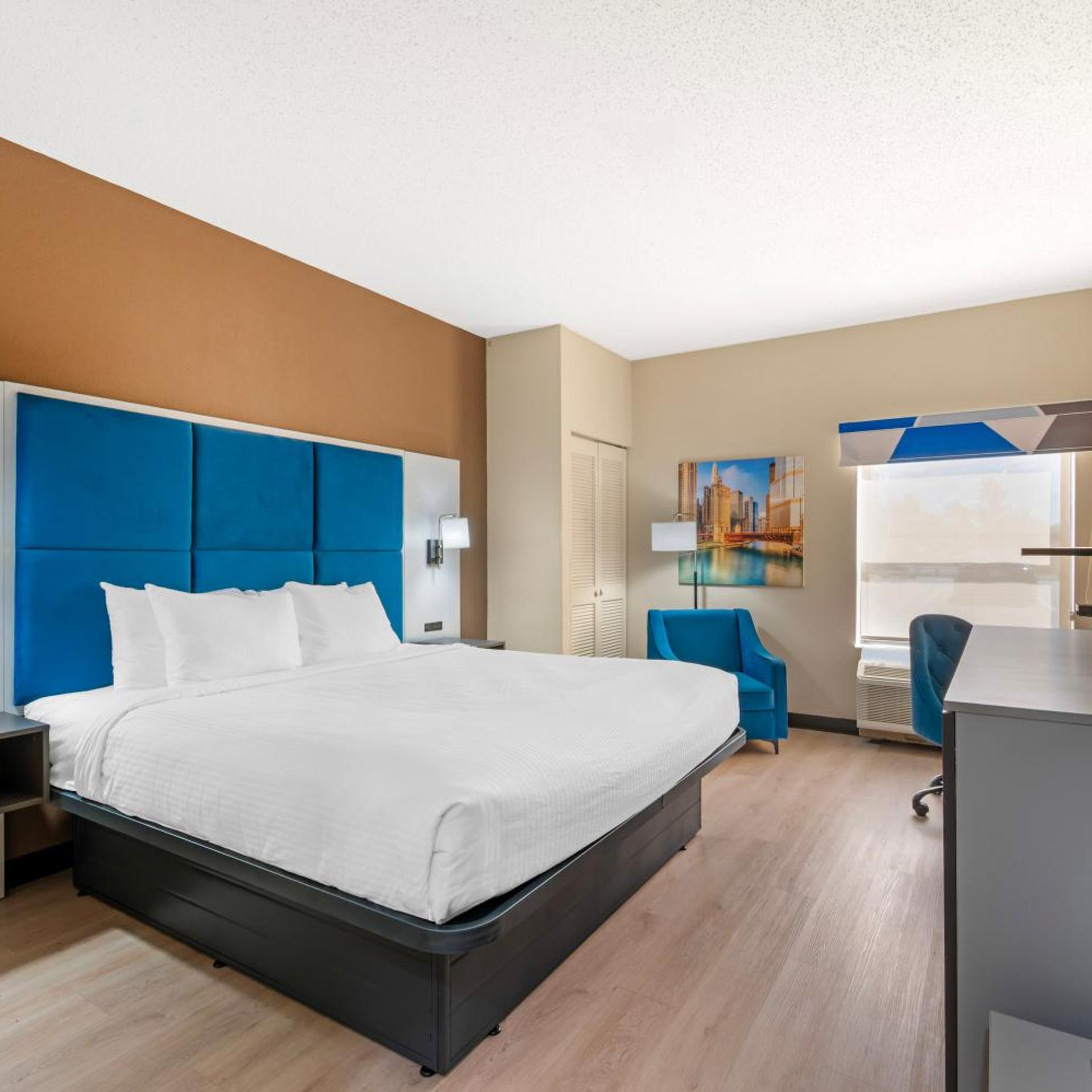 غرفة بسرير كينج بحوض استحمام لذوي الإعاقة، Best Western Forsyth - Decatur 2/4