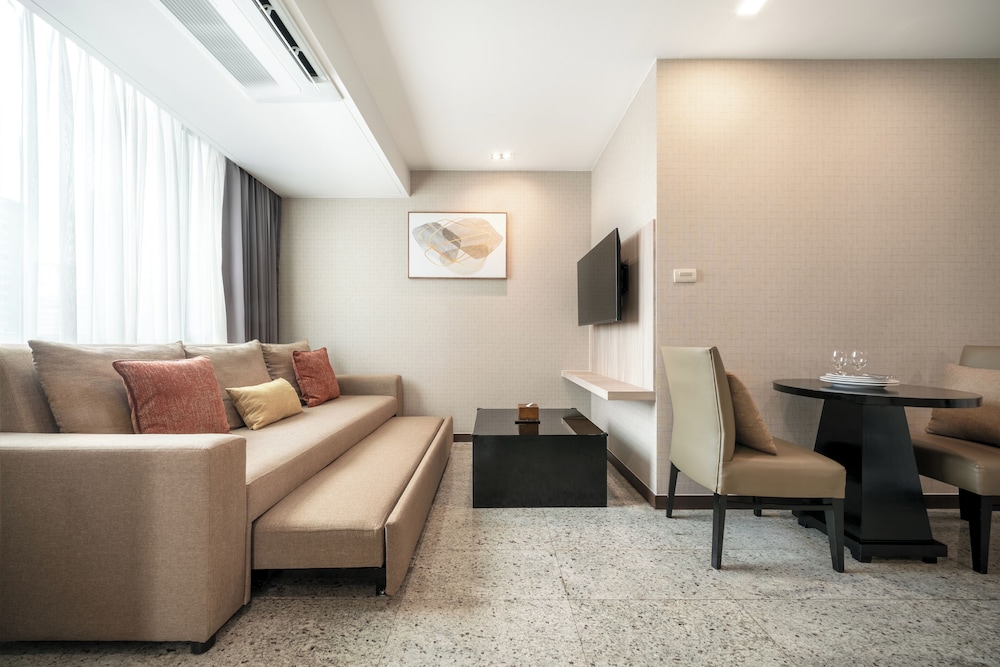 Adelphi Suites Bangkok 48/69