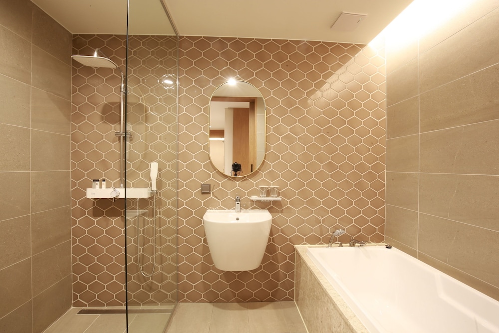Hotel East9 62/69